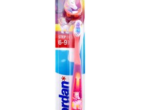 Jordan Step by Step 6-9 Years Soft Toothbrush Μαλακή Παιδική Οδοντόβουρτσα Κατάλληλη από 6 Έως 9 Ετών για Βαθύ Καθαρισμό με Καπάκι 1 Τεμάχιο – Unicorn